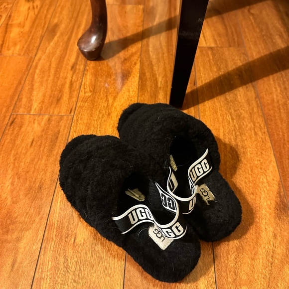 Ugg Cozy Plush Slippers - Picture 4 of 6